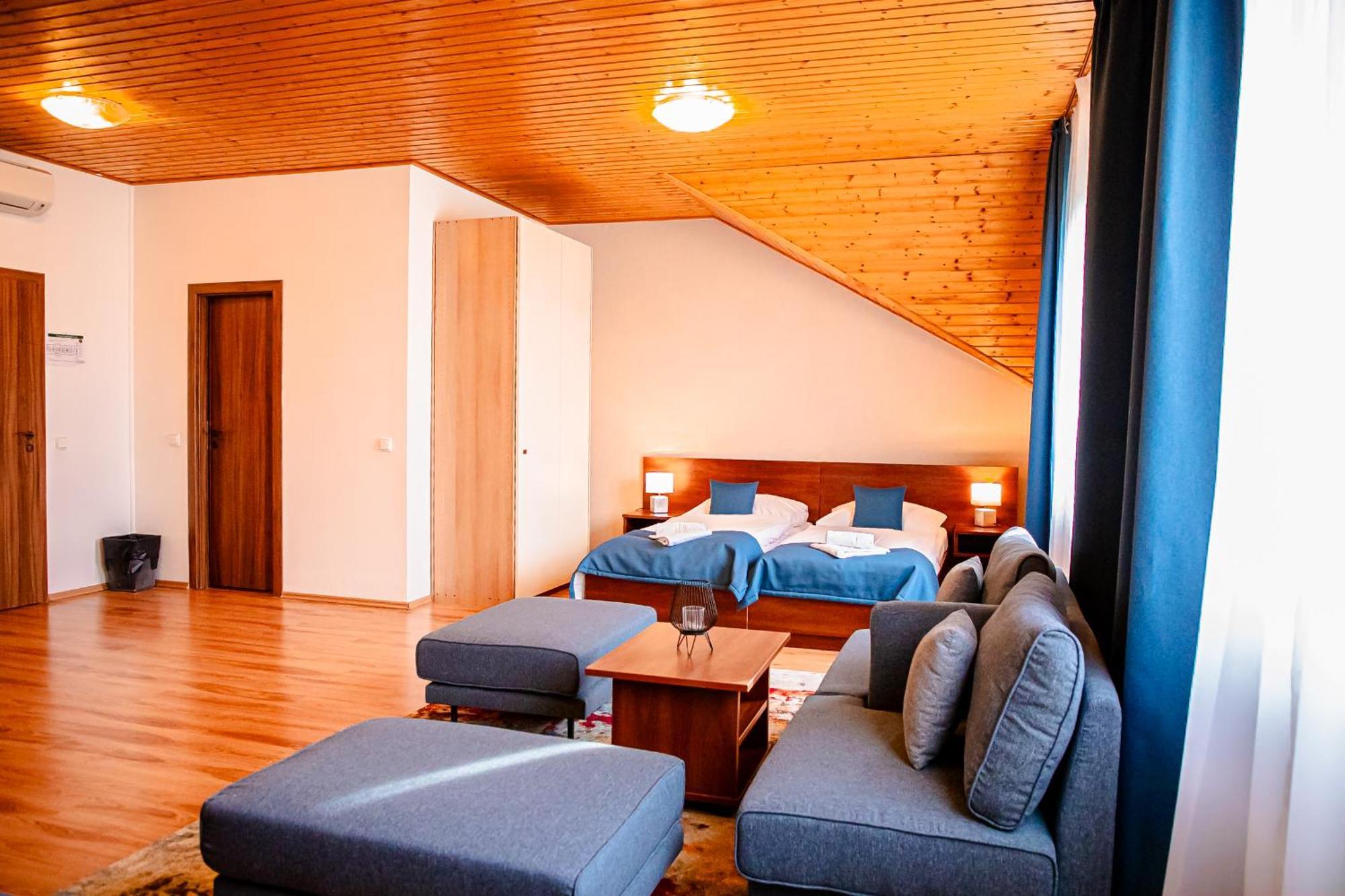 Hotel Rozalka Pezinok Eksteriør billede